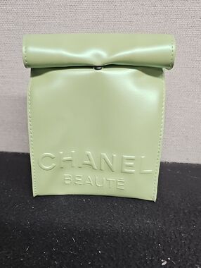 CHANEL MAKEUP POUCH CITY BREAK LIMITED EDITION BFPM-04-091